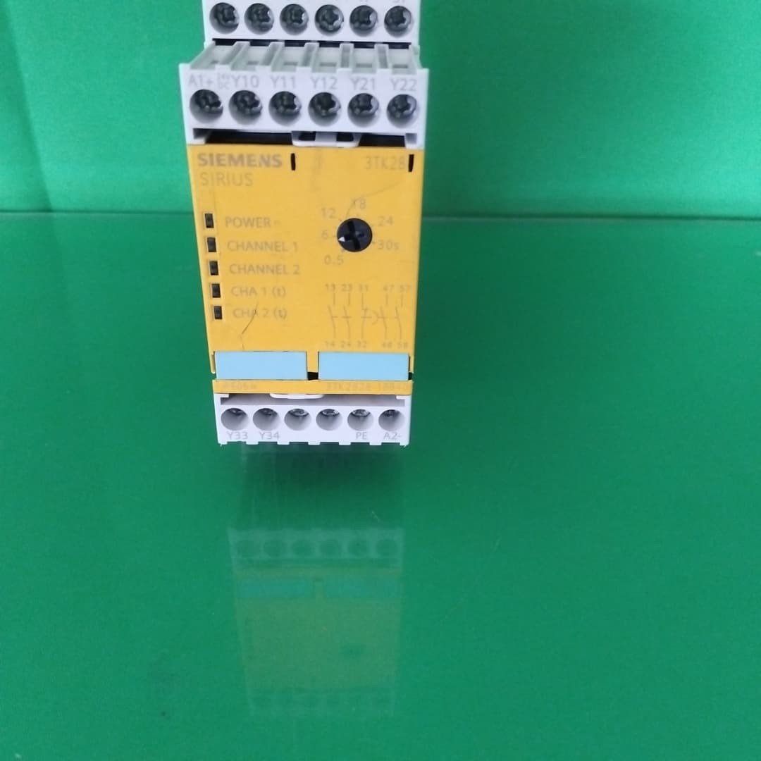 Siemens 3TK2828-1BB40 3TK28281BB40 Fissure plastique face avant